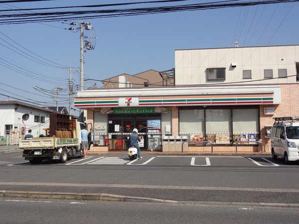 【流山市前ヶ崎貸家のコンビニ】