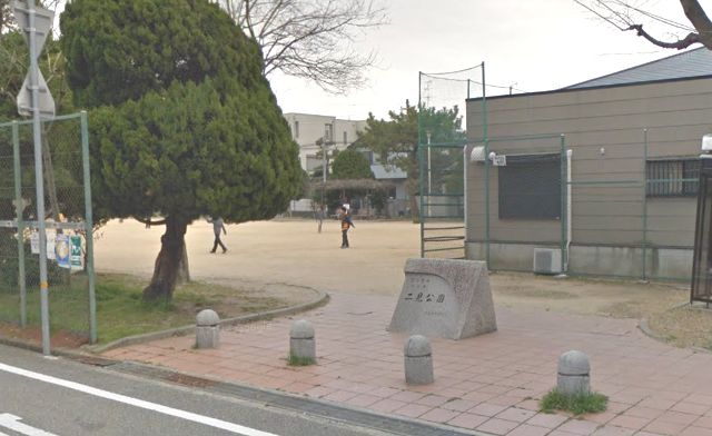 【西宮市甲子園口北町のマンションの公園】