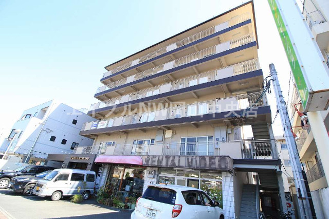 岡山市北区下伊福上町のマンションの建物外観