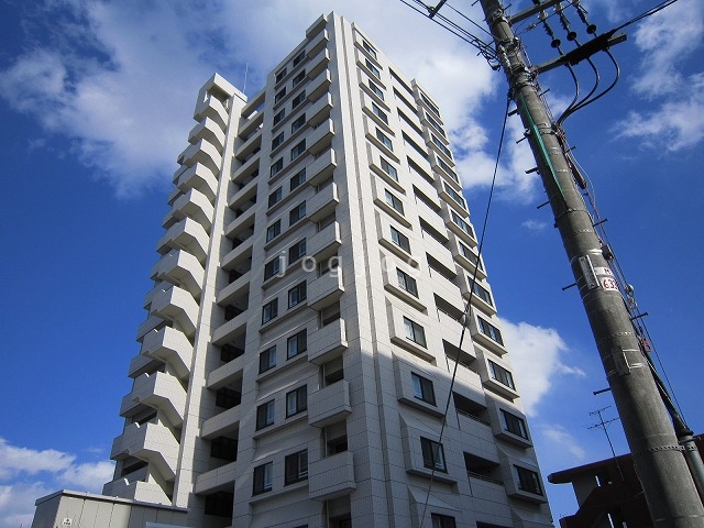 【札幌市白石区菊水七条のマンションの建物外観】