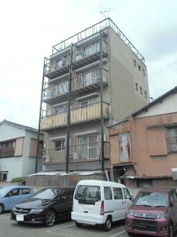 川崎市中原区上丸子山王町のマンションの建物外観