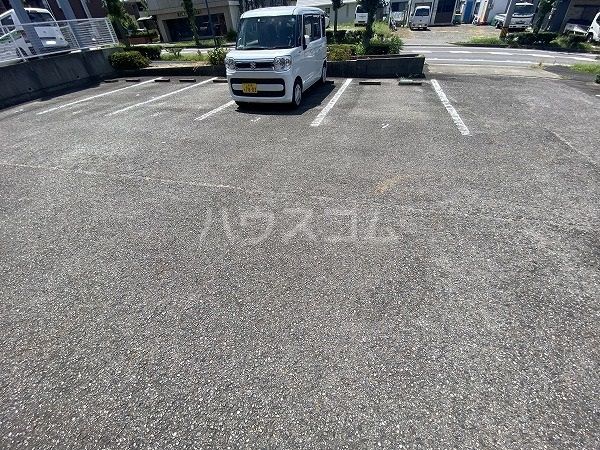 【知立市谷田町本林のアパートの駐車場】