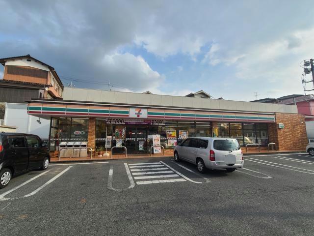 コンビニ　セブンイレブン周南秋月店（コンビニ）まで718m