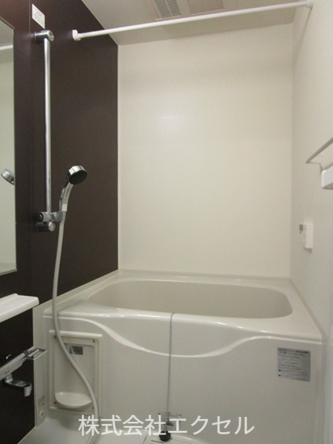 バス・シャワールーム　追い焚き機能付きのお風呂です。