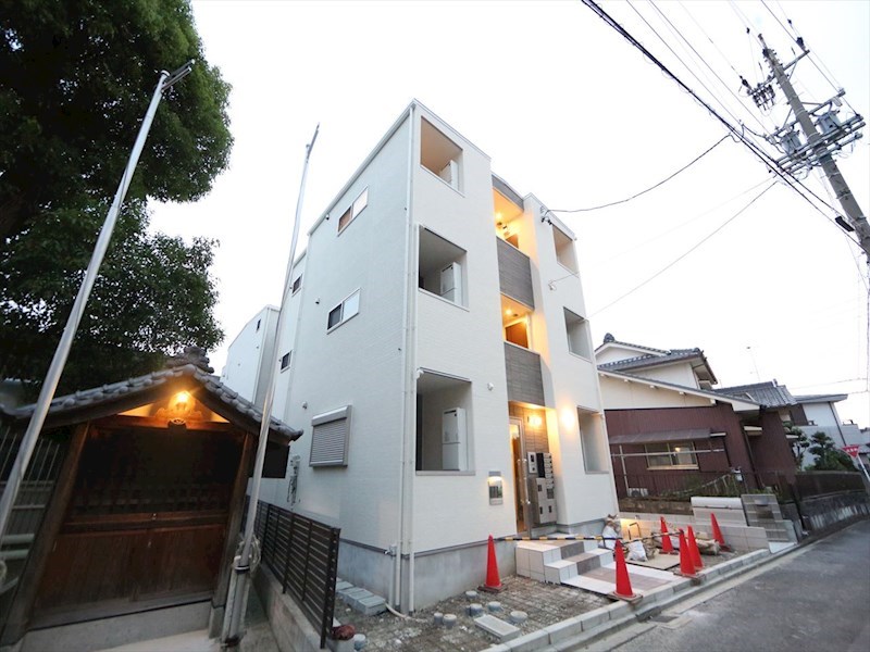 建物外観　外観　オートロック付　宅配ＢＯＸ有り　デザイナーズ