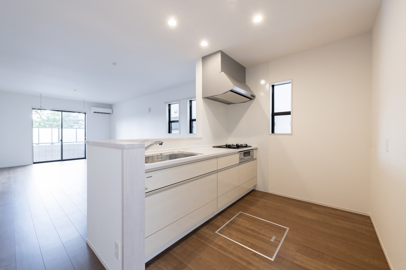 キッチン　同シリーズの別物件の写真です。現況優先です。