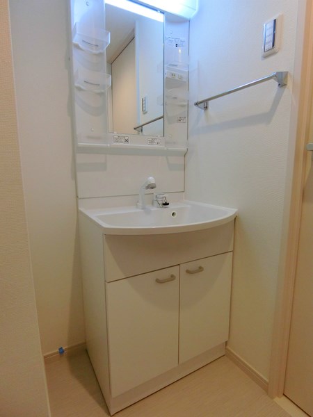 洗面設備　独立洗面台です。