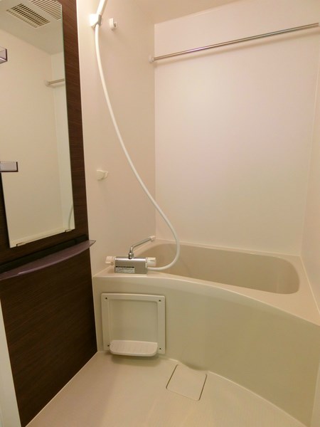 バス・シャワールーム　浴室乾燥機付きです。