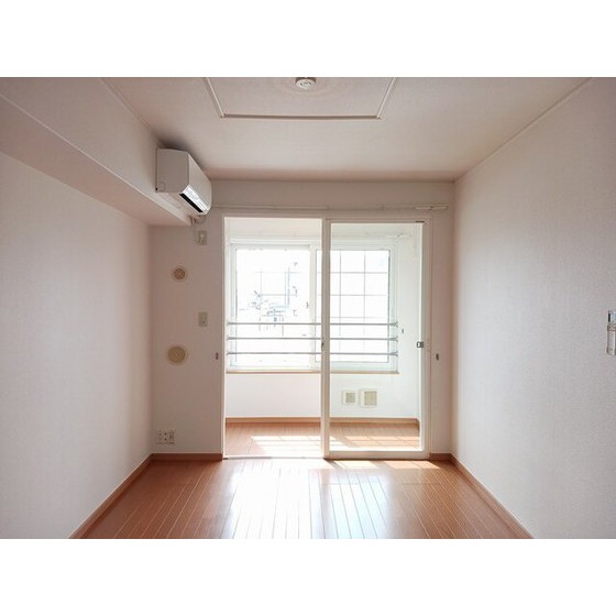 居室・リビング　同タイプの部屋の写真です