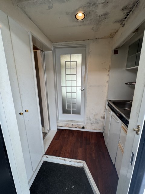 玄関　ドアがついているのでお料理した匂いがお部屋に充満しないのは嬉