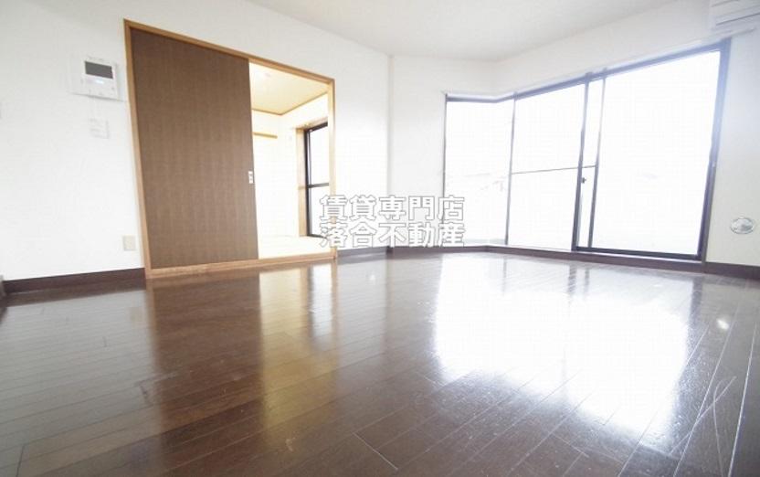 居室・リビング　明るい広々としたリビング♪