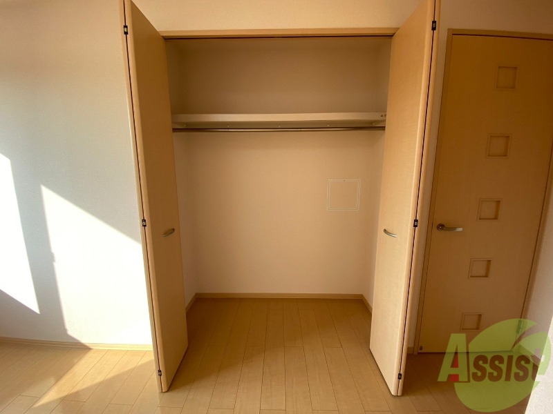収納　寝室の収納です。部屋がすっきり片付きます。