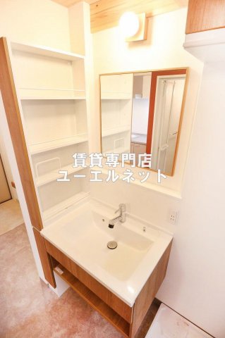 洗面設備　清潔感ある独立洗面台で毎日気持ちよく♪