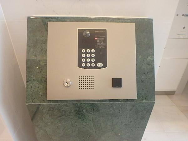 エントランス　オートロック付でセキュリティも安心