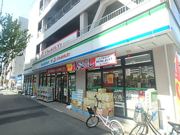 コンビニ　ファミリーマートドラッグイレブン神屋町店（コンビニ）まで734m