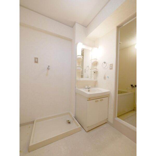 洗面設備　室内写真は別部屋の写真です。