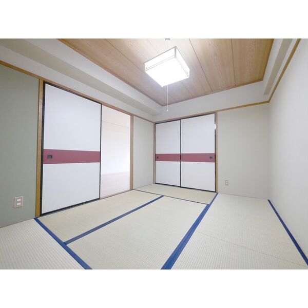 居室・リビング　室内写真は別部屋の写真です。