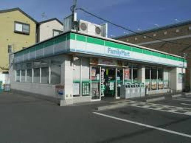 コンビニ　ファミリーマート四條畷雁屋西町店（コンビニ）まで735m