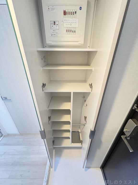 玄関　（写真は同タイプ）