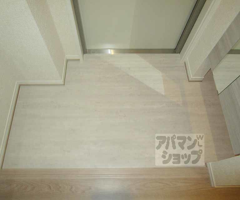 玄関　３０１号室の写真です。