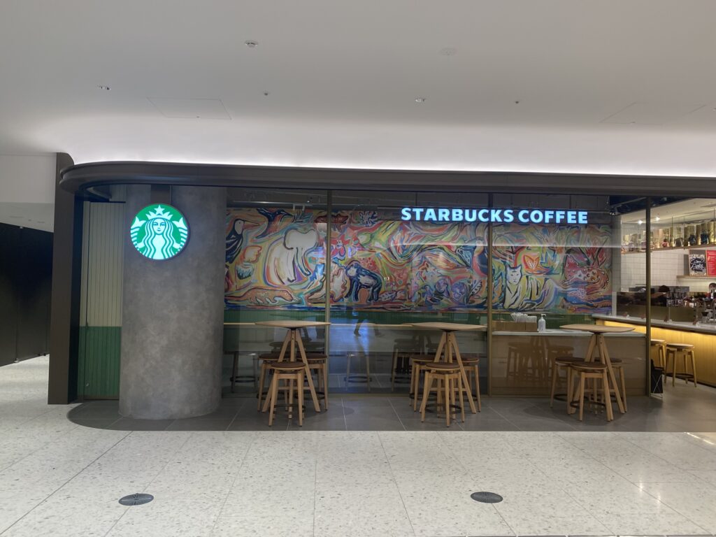 飲食店　スターバックスコーヒー麻布台ヒルズ店（飲食店）まで402m