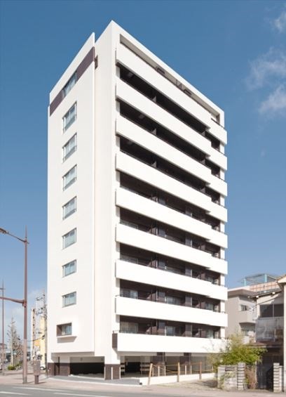 建物外観　白と黒でまとまったシックな外観です。