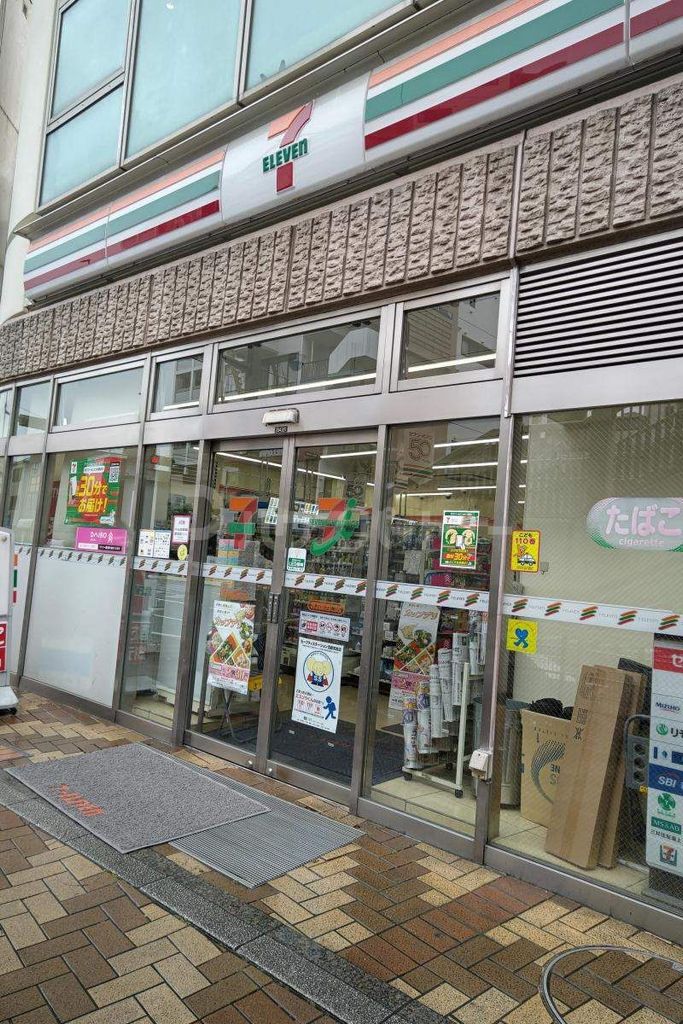 コンビニ　セブンイレブン赤羽駅西口店（コンビニ）まで80m