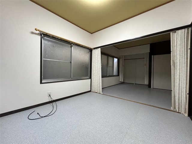 その他部屋・スペース　続き間の洋室2部屋は用途に合わせて利用できます♪