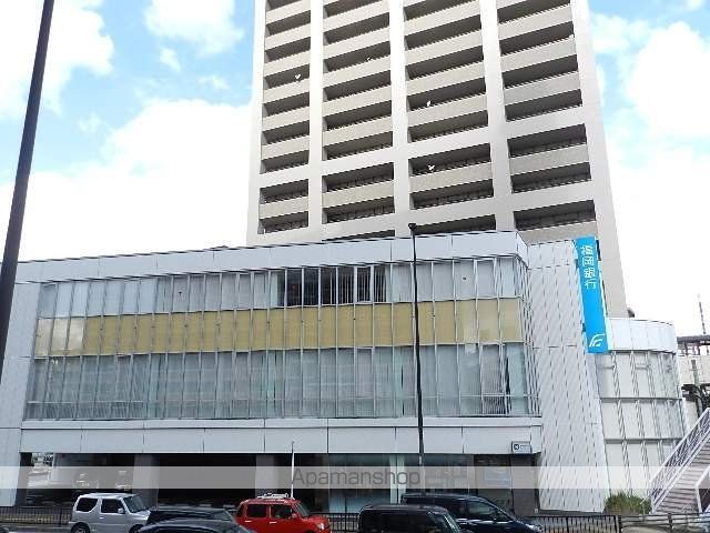 銀行　福岡銀行三萩野支店（銀行）まで369m