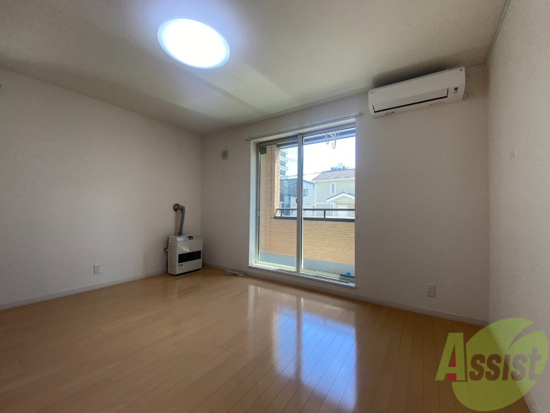 居室・リビング　広くてキレイなお部屋が広がっていて、充実した生活が送れそう。