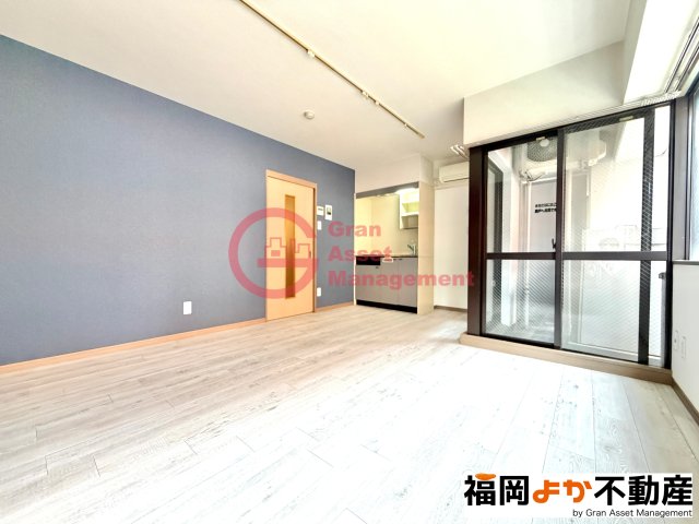 居室・リビング　【リノベ部屋】こちらのリビングで趣味の時間をお楽しみください