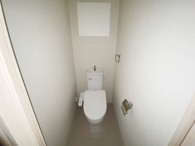 トイレ　別号室の参考写真です。