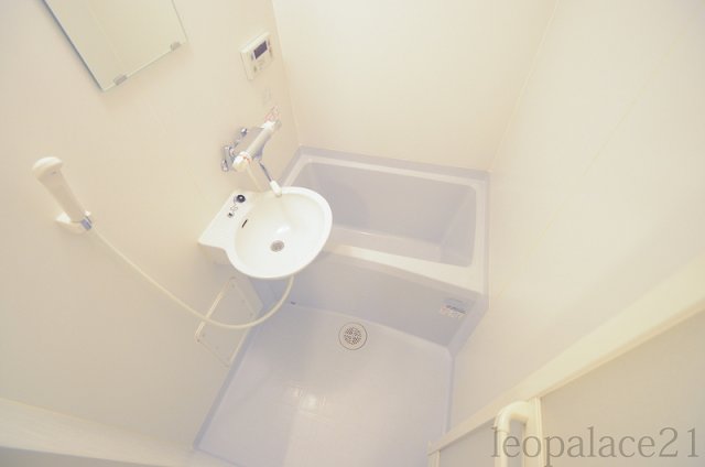 バス・シャワールーム　設備・使用は号室により異なる為、現況を優先致します。