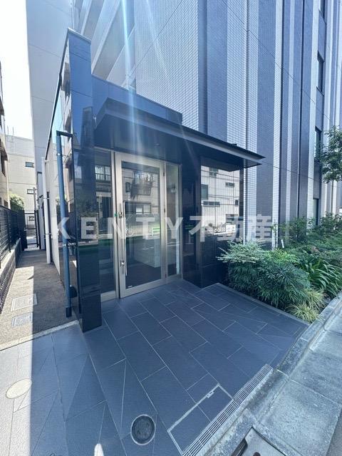 エントランス　落ち着いたエントランスです