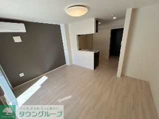 ＪＲ京浜東北線 大船駅 バス乗車時間：6分 最寄りバス停で下車 徒歩9分 2階建 築1年の居間写真