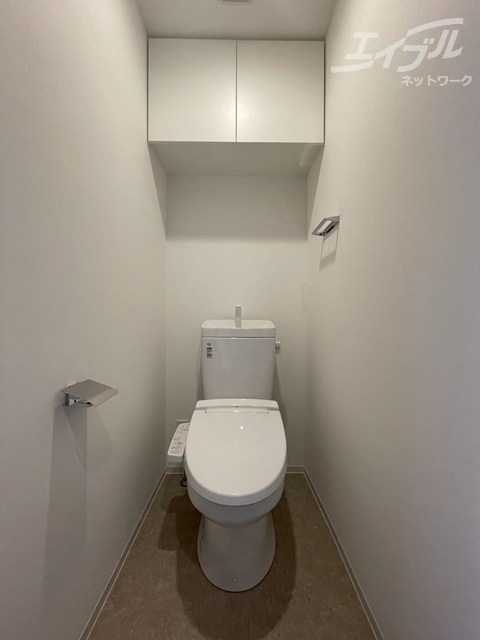 トイレ　ウォシュレット付いてます。