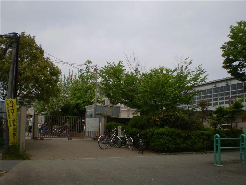 小学校　箕面市立西南小学校（小学校）まで665m
