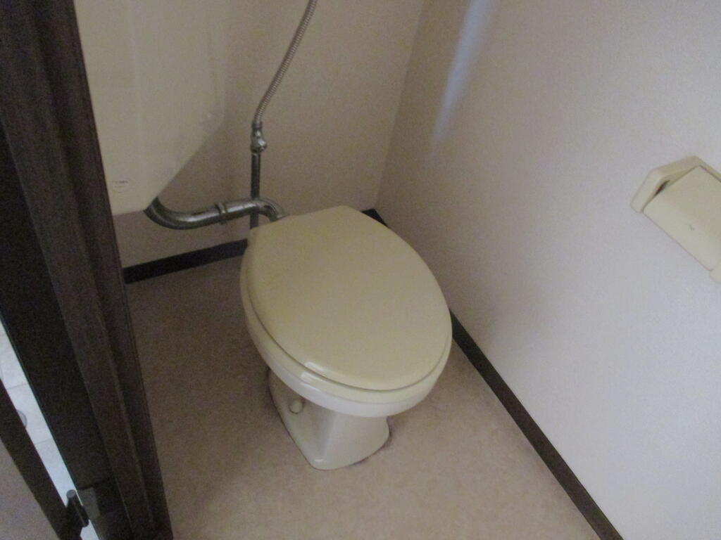 ＪＲ仙石線 中野栄駅 徒歩5分 2階建 築40年のトイレ写真