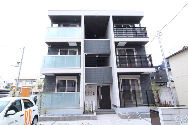 新潟市中央区笹口のアパートの建物外観