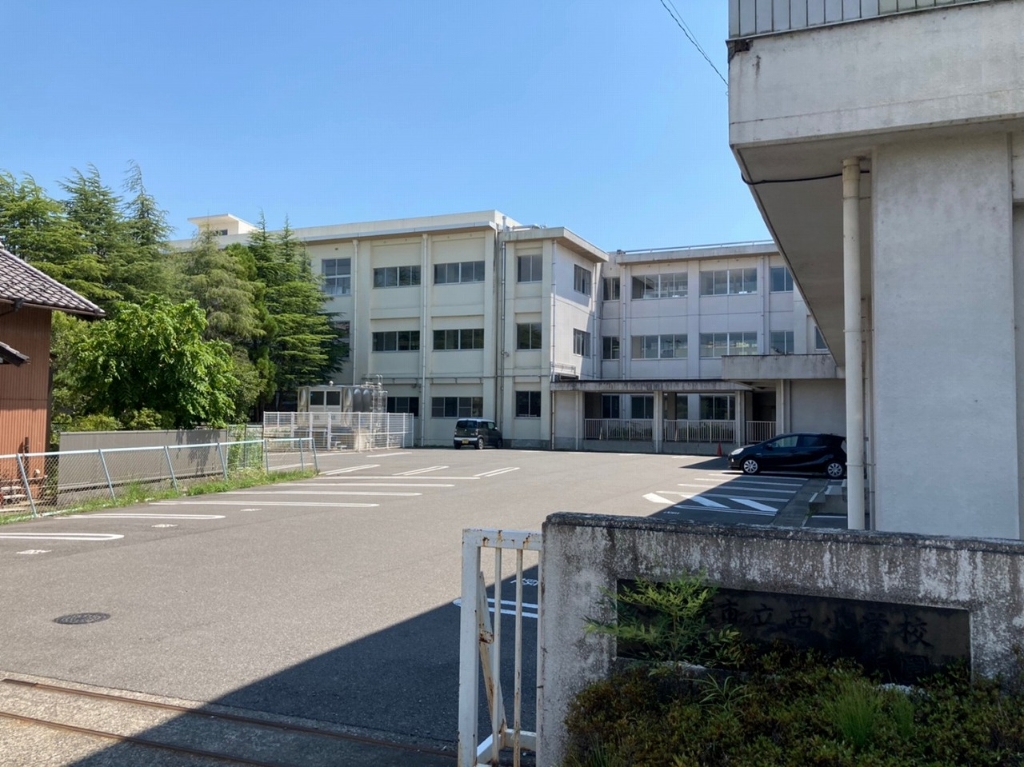 【アップルコート大垣木戸町の小学校】