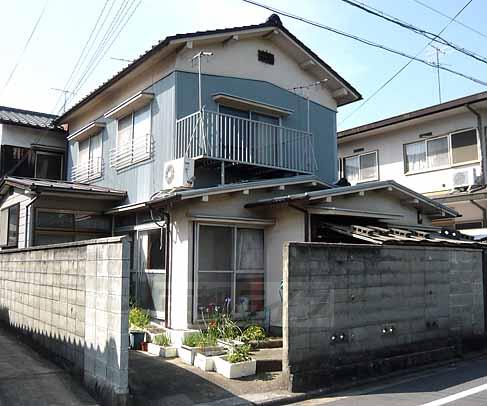 京都市左京区松ケ崎小竹薮町のアパートの建物外観