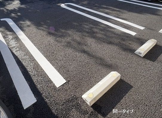 【四日市市大字六呂見のアパートの駐車場】