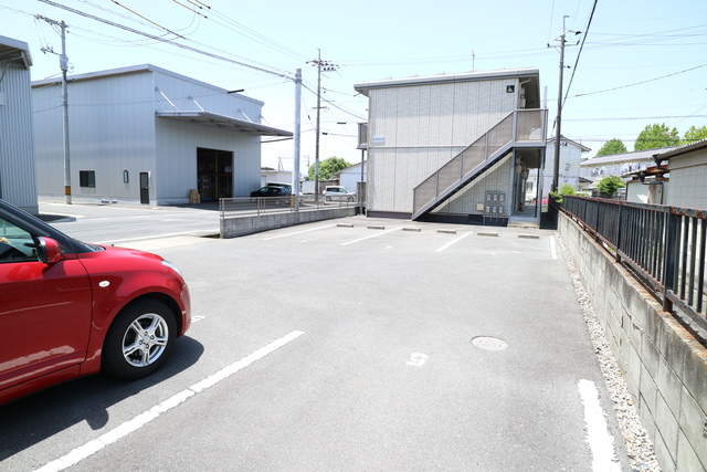 【倉敷市宮前のアパートの駐車場】