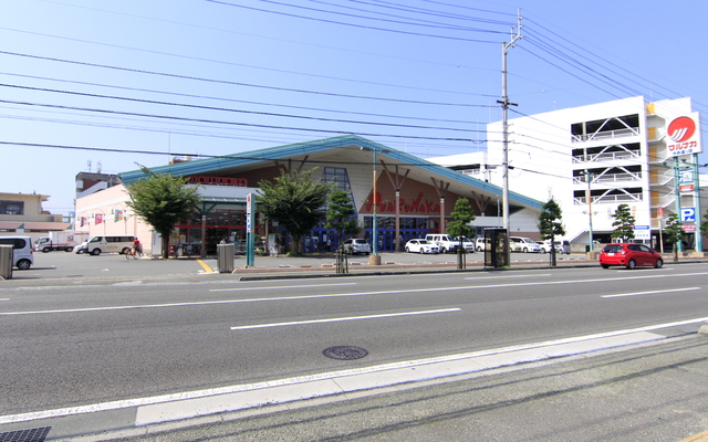 【松山市萱町のマンションのスーパー】