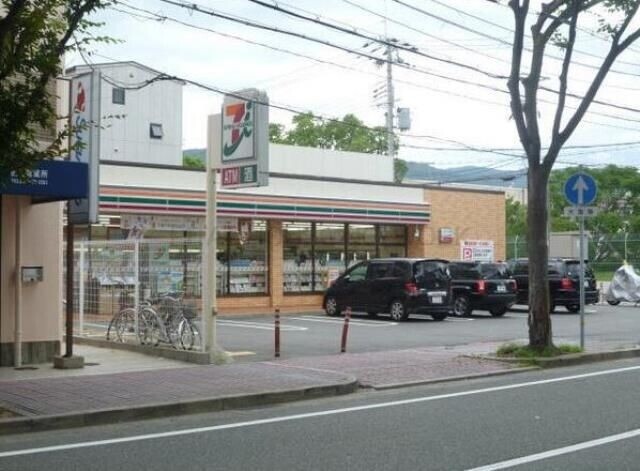 【西宮市室川町のマンションのコンビニ】