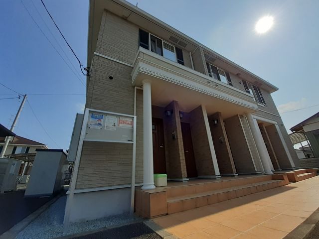 岩沼市本町のアパートの建物外観