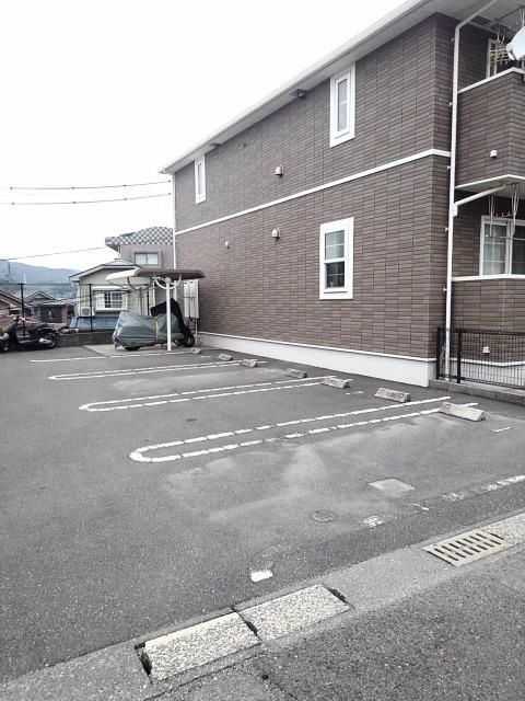 【鹿児島市中山のアパートの駐車場】