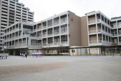 【荒川区南千住のマンションの小学校】