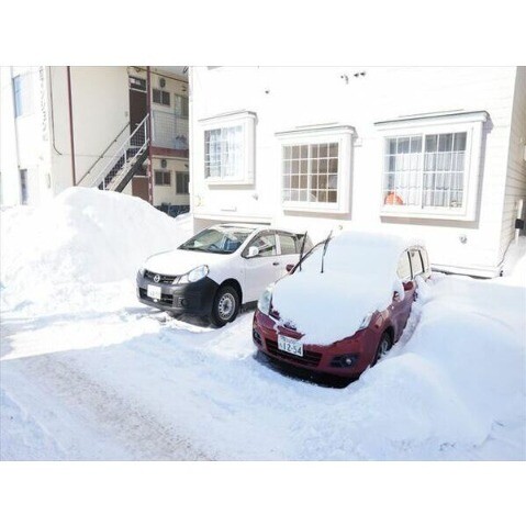 【札幌市豊平区月寒東二条のアパートの駐車場】