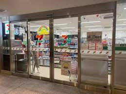 コンビニ　セブンイレブン渋谷区役所店（コンビニ）まで59m